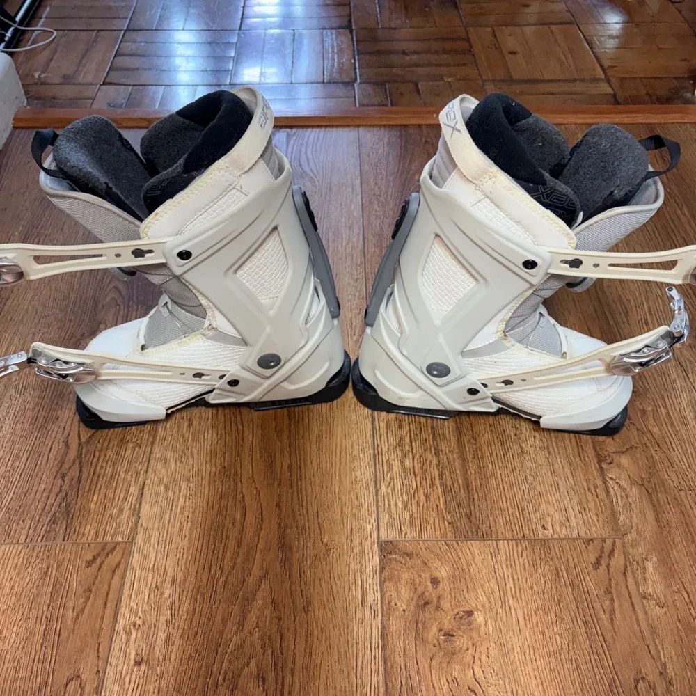 Apex ML-1 women's downhill ski boots Size 24.0 white gray snow boots